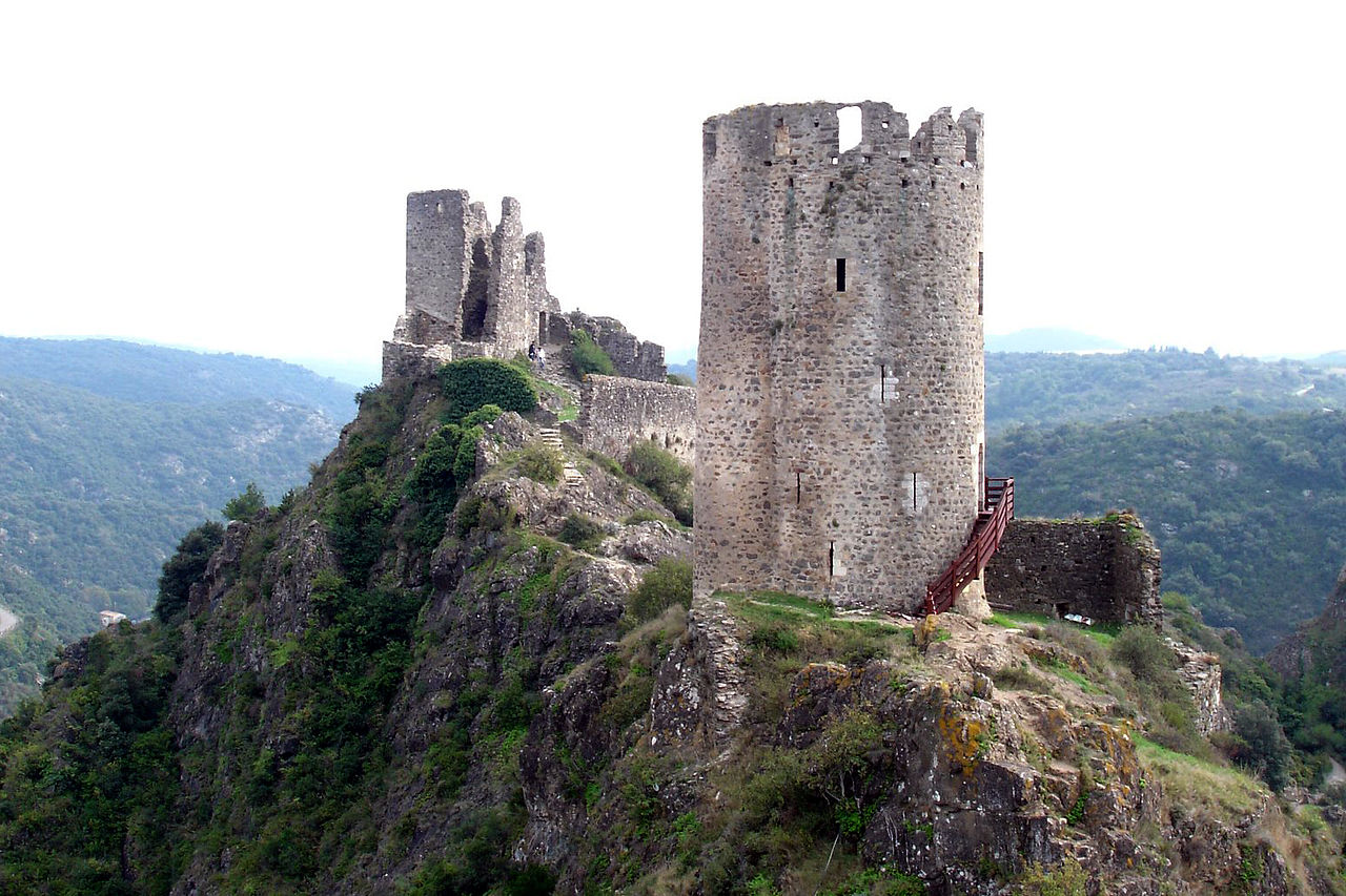 Castles near Caudies de Fenouilledes